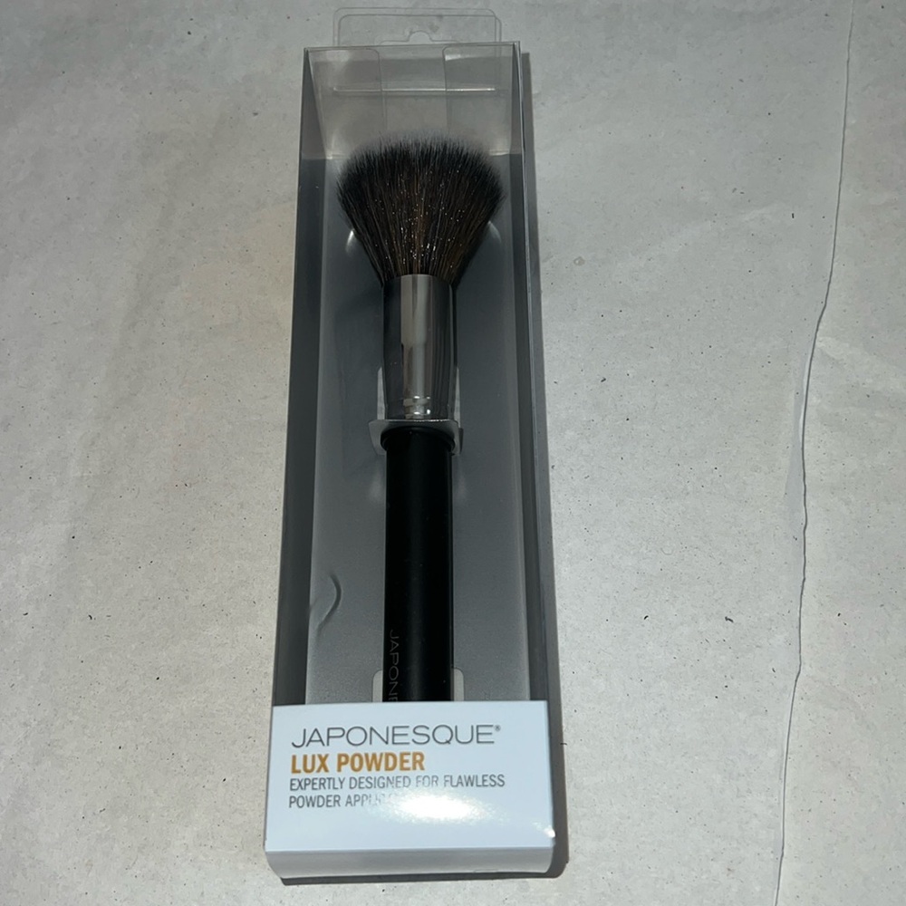 JAPONESQUE Lux Powder Brush